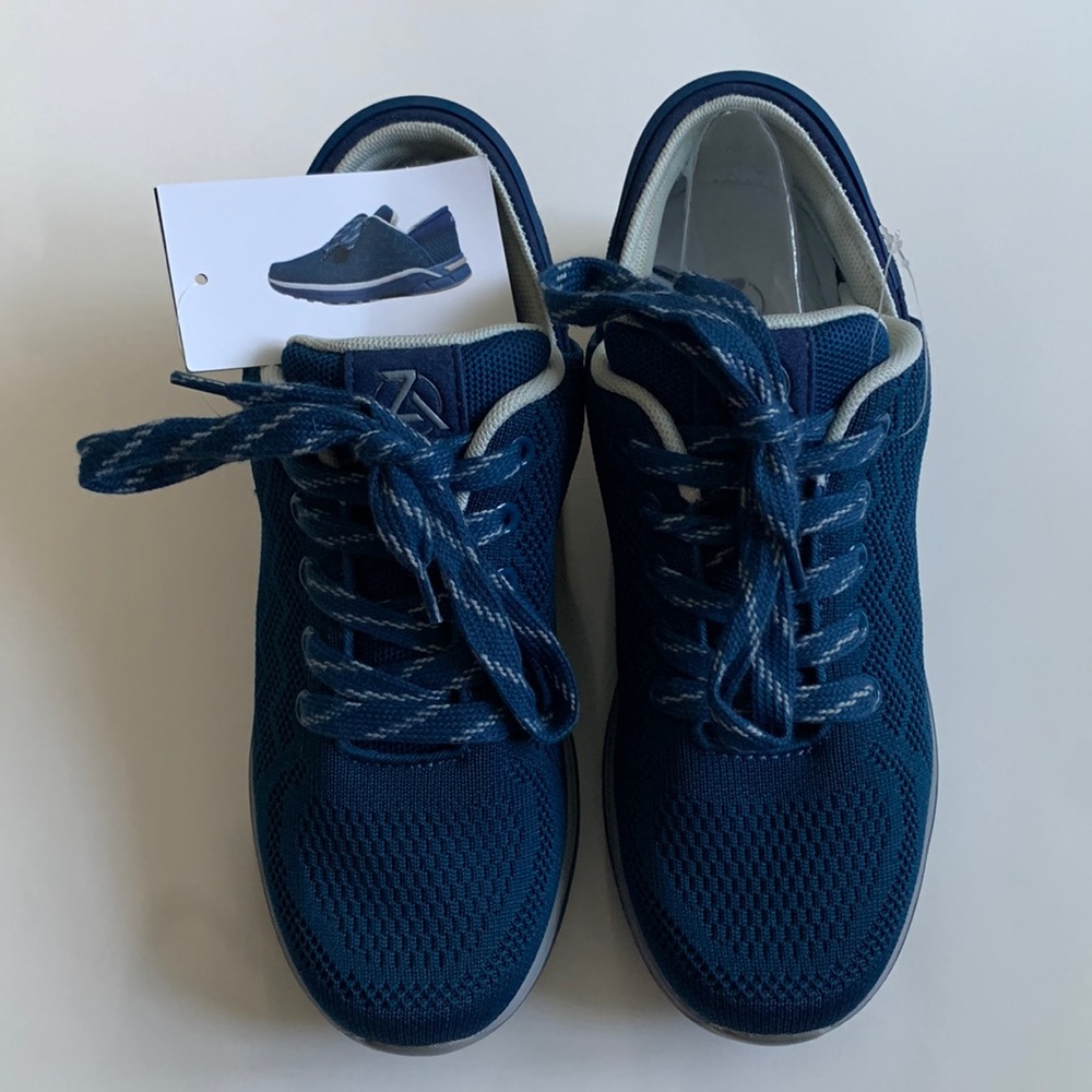 Zeba Step in sneakers, no bending over to put these on. Sapphire Blue size 8 NWT